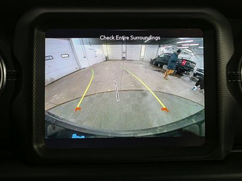 Used 2022 Jeep Wrangler Unlimited Sahara w/ Cold Weather Group image 26