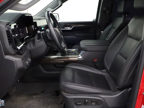 Used 2024 Chevrolet Silverado 1500 LT Trail Boss w/ Convenience Package II image 12