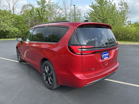 Used 2025 Chrysler Pacifica Limited FWD image 5