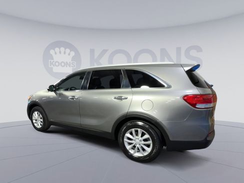 Used 2017 Kia Sorento LX w/ LX Convenience Package image 8