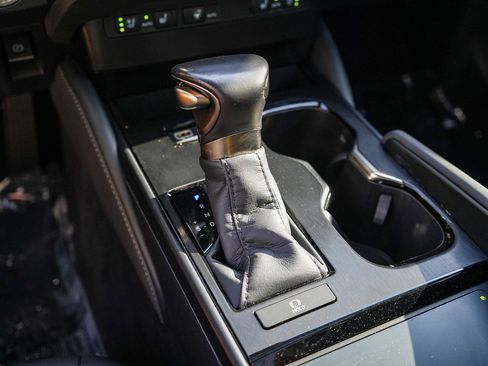 Used 2025 Lexus ES 350 w/ Premium Package FWD image 19