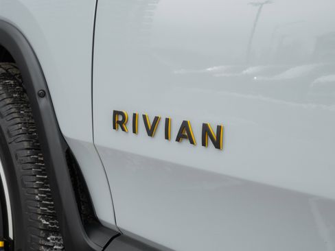 Used 2022 Rivian R1T Adventure image 39