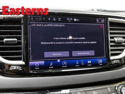 Used 2022 Chrysler Pacifica Touring-L image 19