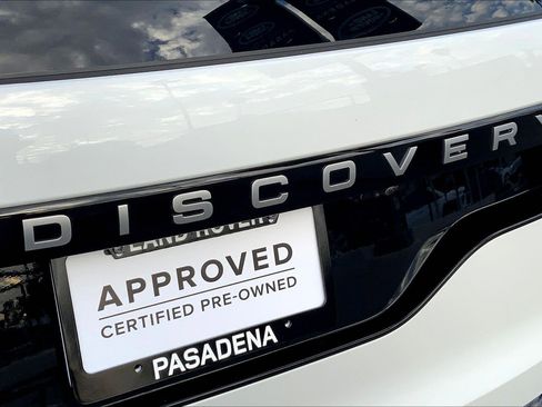 Used 2024 Land Rover Discovery Metropolitan Edition image 32