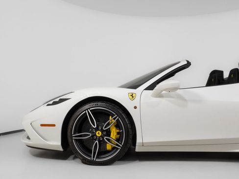 Used 2015 Ferrari 458 Speciale A RWD image 16