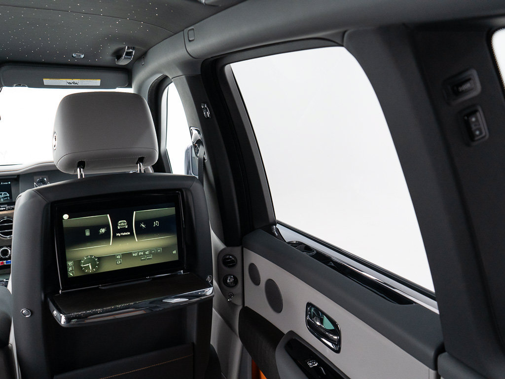 Certified 2023 Rolls-Royce Cullinan w/ Dark Exterior Package AWD/4WD image 31