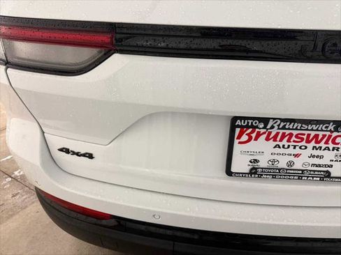 Certified 2023 Jeep Grand Cherokee Altitude image 17