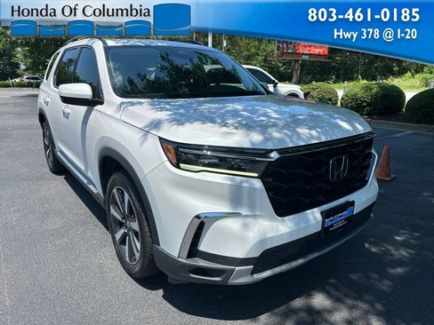 Used 2025 Honda Pilot Touring image 1