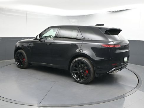 Used 2025 Land Rover Range Rover Sport Dynamic SE image 3