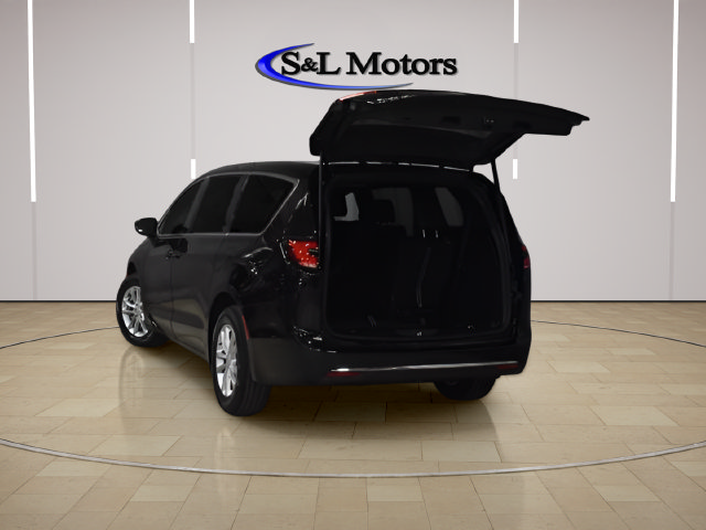 New 2026 Chrysler Pacifica Select AWD/4WD image 8