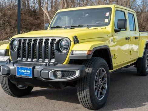 Used 2023 Jeep Gladiator Overland w/ Popular Equipment Package AWD/4WD image 2