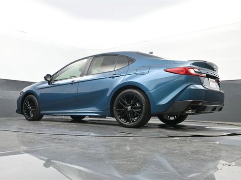 Used 2025 Toyota Camry SE image 26