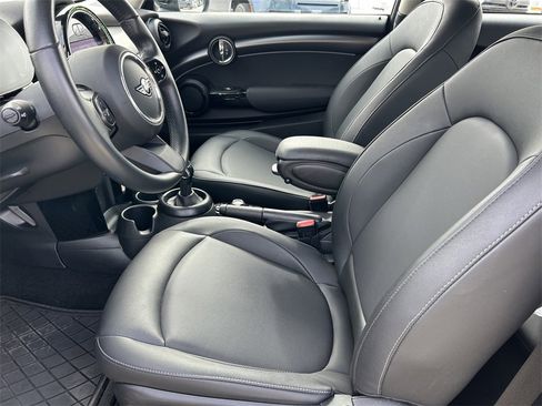 Used 2024 MINI Cooper 2-Door Hardtop image 11