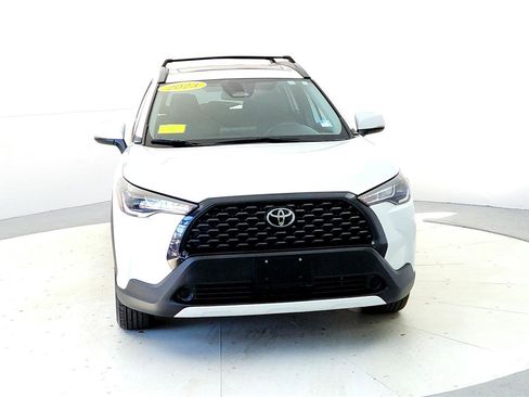 Certified 2023 Toyota Corolla Cross LE w/ Moonroof Package image 8