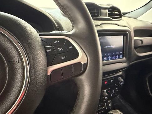 Used 2018 Jeep Renegade Latitude FWD image 17
