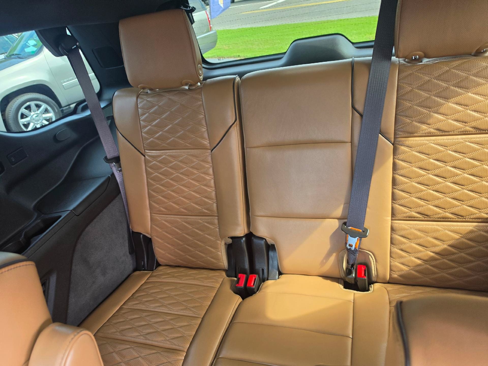 Used 2022 Cadillac Escalade Premium Luxury AWD/4WD image 11