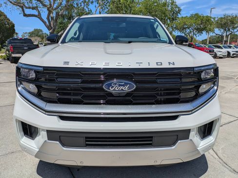Certified 2025 Ford Expedition Max Platinum w/ Platinum Ultimate Package AWD/4WD image 8