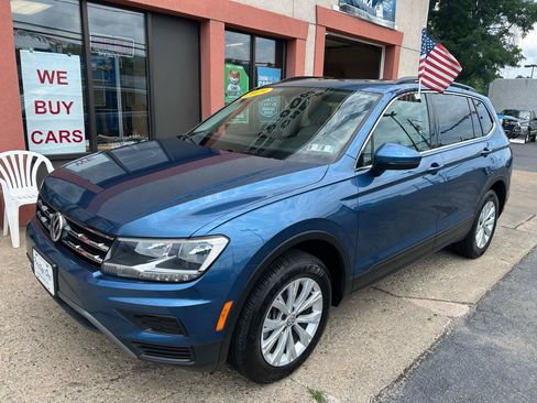 Used 2019 Volkswagen Tiguan SE w/ Panoramic Sunroof Package AWD/4WD image 2