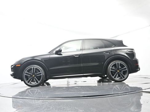 Certified 2022 Porsche Cayenne Turbo S AWD/4WD image 48