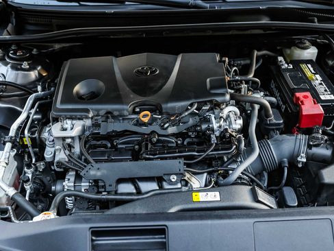 Certified 2021 Toyota Camry LE image 29