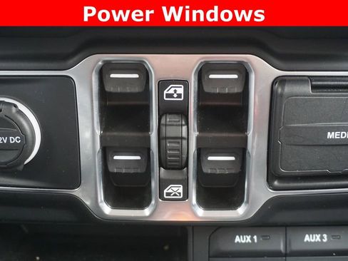Used 2024 Jeep Gladiator Sport w/ Premium Package AWD/4WD image 5