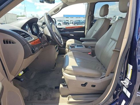 Used 2013 Chrysler Town & Country Touring image 13