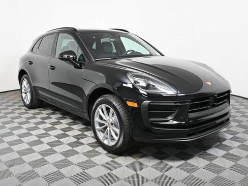 Used 2026 Porsche Macan AWD/4WD image 25