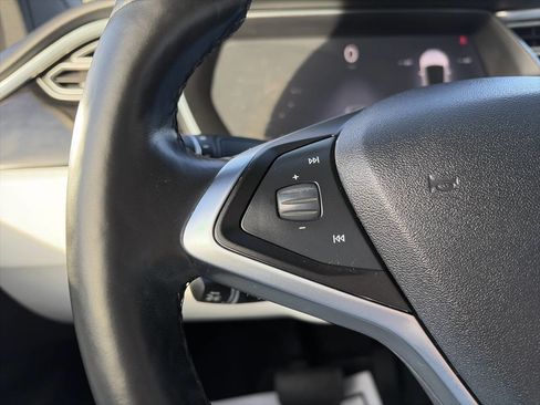 Used 2016 Tesla Model X 75D image 37