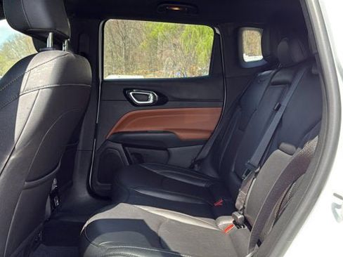 Used 2024 Jeep Compass Limited image 27