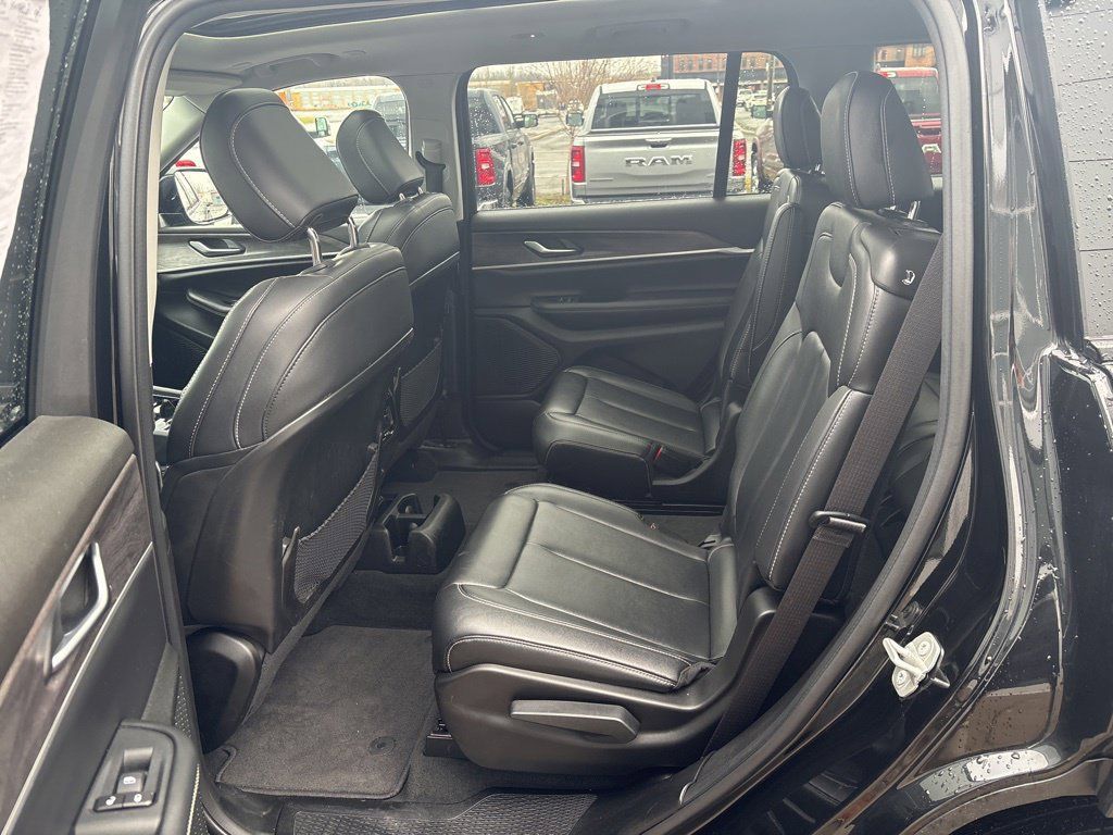 Used 2023 Jeep Grand Cherokee L Limited AWD/4WD image 18