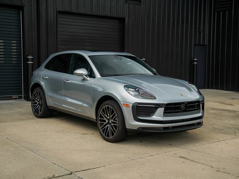 New 2025 Porsche Macan image 7