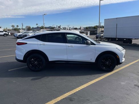 Used 2025 Buick Envista Sport Touring image 4