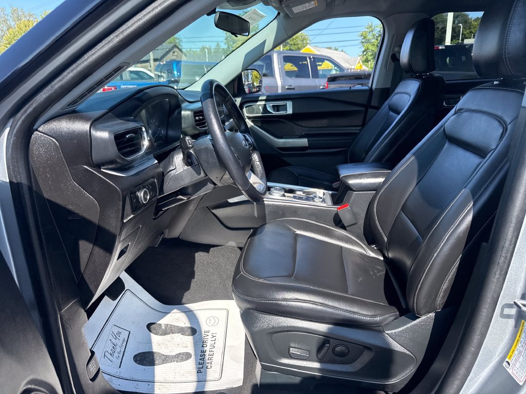 Used 2024 Ford Explorer XLT w/ Equipment Group 202A AWD/4WD image 26