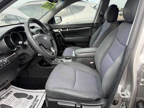 Used 2013 Kia Sorento LX w/ Convenience Pkg FWD image 4