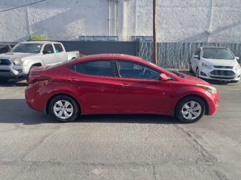 Used 2016 Hyundai Elantra SE FWD image 2