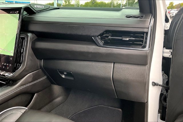 Used 2025 GMC Yukon AT4 Ultimate AWD/4WD image 27