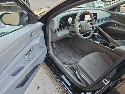 Used 2023 Hyundai Elantra SEL w/ Convenience Package FWD image 10