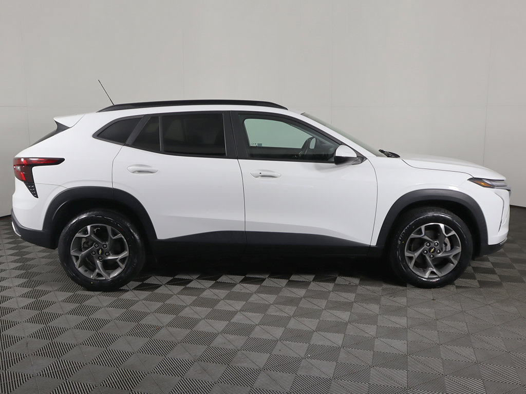 Used 2024 Chevrolet Trax LT w/ LT Convenience Package FWD image 17