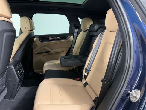 Used 2025 Porsche Cayenne S image 18