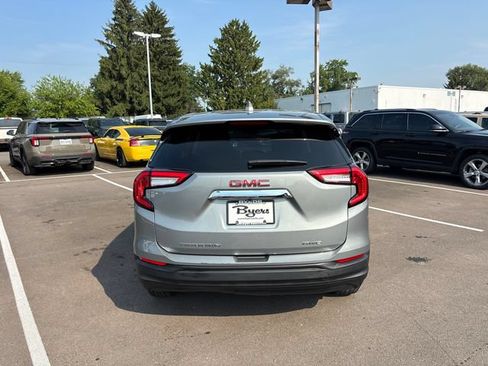 Used 2024 GMC Terrain SLE AWD/4WD image 31