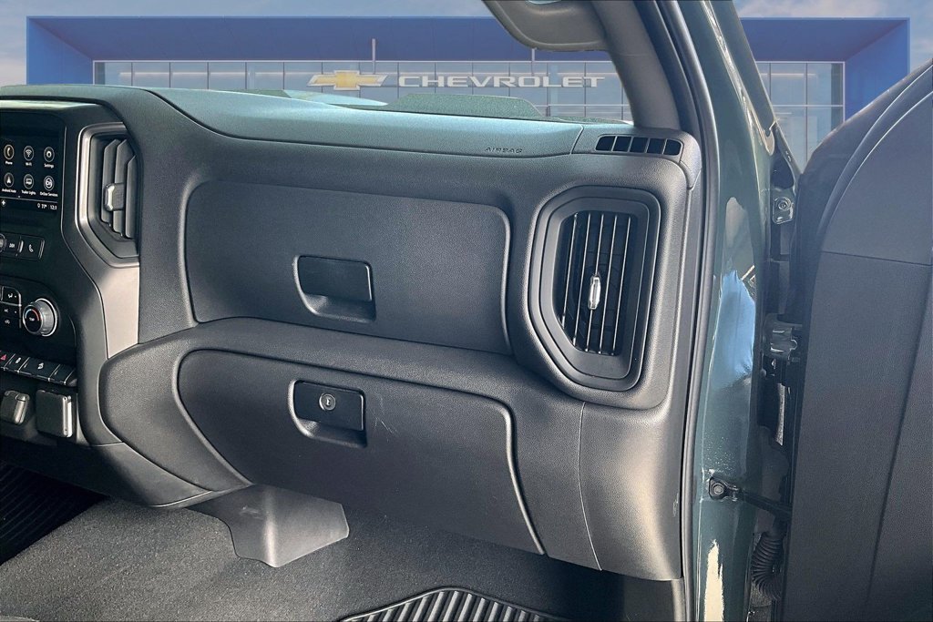 Used 2025 Chevrolet Silverado 1500 Custom Trail Boss w/ Dark Appearance Package AWD/4WD image 13