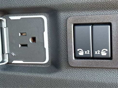 Used 2025 Chevrolet Tahoe LT w/ Comfort Package image 28