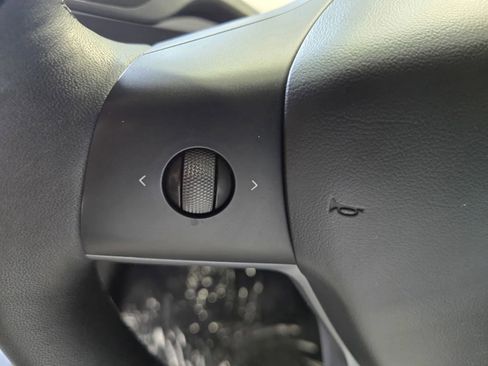 Used 2024 Tesla Model Y Long Range RWD image 15