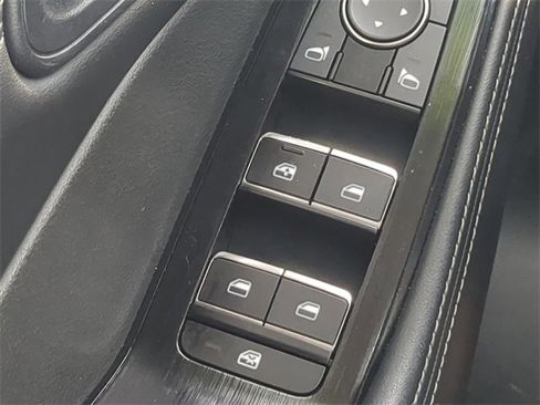 Used 2023 Nissan Rogue SL w/ SL Premium Package image 25