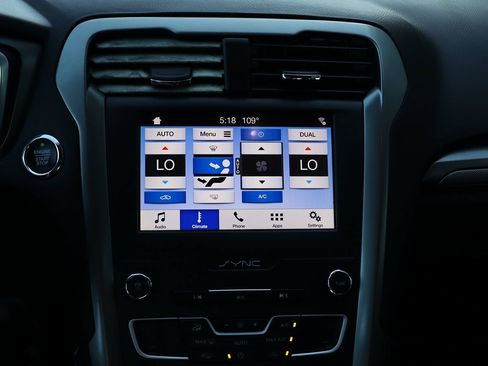 Used 2019 Ford Fusion SE FWD image 48
