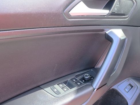 Used 2019 Volkswagen Tiguan SEL image 38