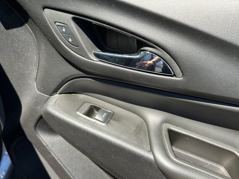 Used 2024 Chevrolet Equinox LT FWD image 16
