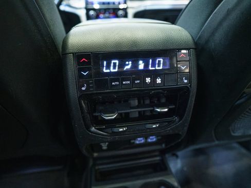 Used 2022 Jeep Grand Cherokee L Overland w/ Luxury Tech Group IV AWD/4WD image 37
