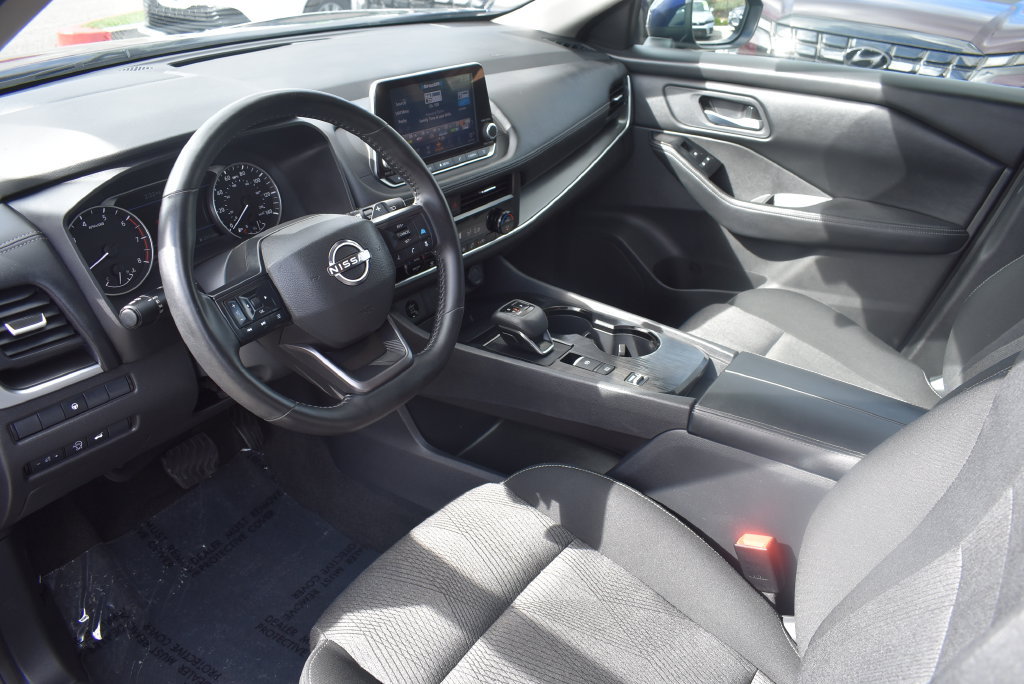Used 2025 Nissan Rogue SV FWD image 19