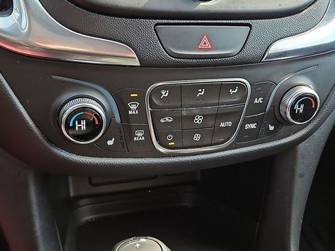 Used 2021 Chevrolet Equinox LT image 16